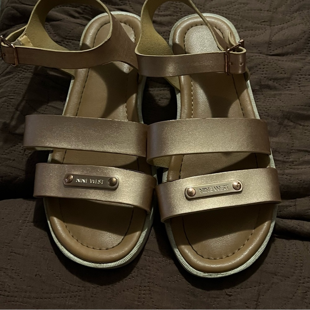 Nine West Kids Sandals in Metallic Gold